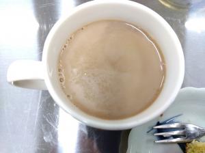 ドングリコーヒーは牛乳を入れてラテにするととてもおいしいです。