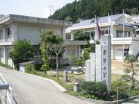 粟津小学校外観