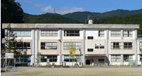 平野小学校外観