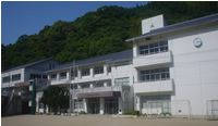 河辺小学校外観