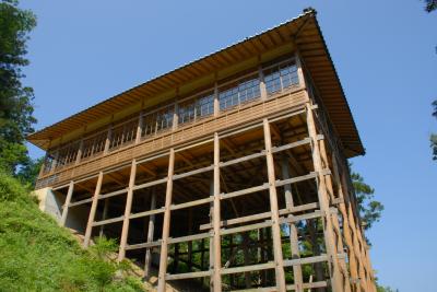 少彦名神社参籠殿（懸造りの様子）