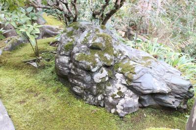 臥龍山荘の庭石