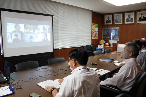 オンライン会議の写真