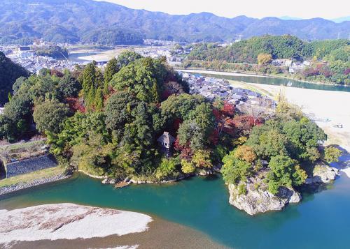 上空から見た臥龍山荘