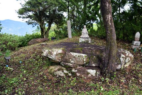 如法寺山頂巨石遺跡