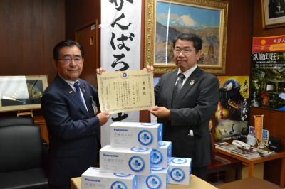 マスクを寄贈いただき感謝状を贈呈しました