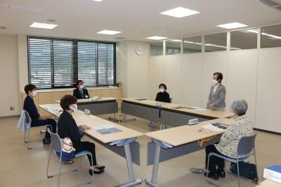 意見交換する二宮市長
