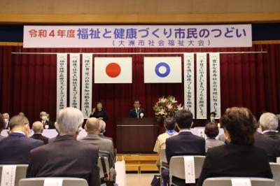 あいさつする市長