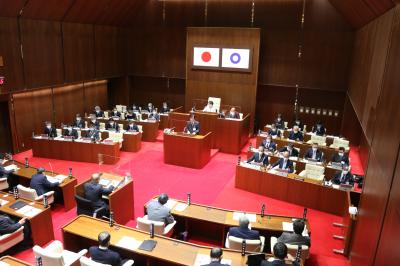 一般質問にお答えする二宮市長