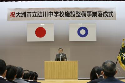 あいさつする二宮市長