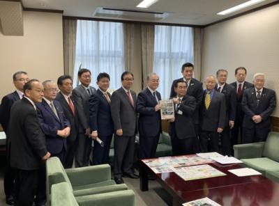 要望書を提出する二宮市長
