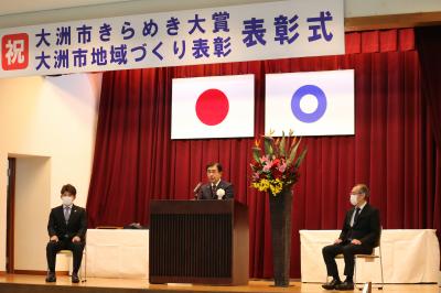 あいさつする二宮市長