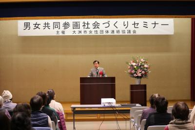 あいさつする二宮市長