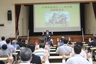 挨拶する二宮市長