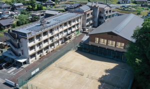 東中学校外観