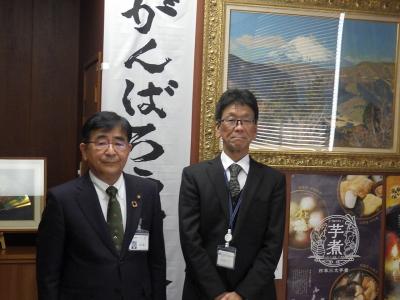 笠井気象台長と二宮市長