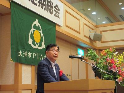 あいさつする二宮市長