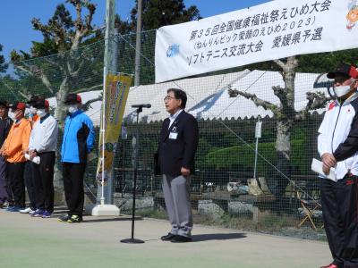 あいさつする二宮市長