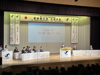 あいさつする二宮市長