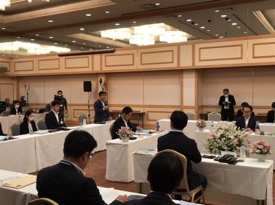 四国知事会議で挨拶する二宮市長