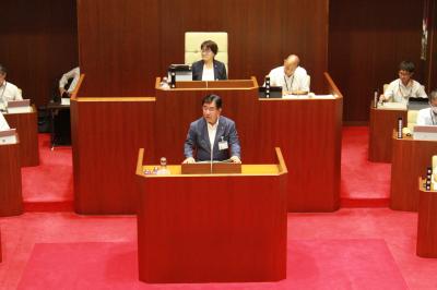 あいさつする二宮市長