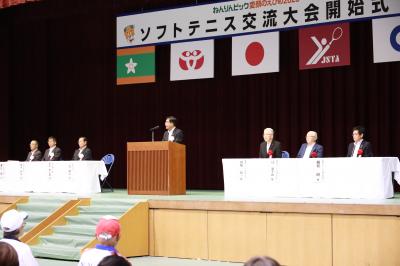 挨拶する二宮市長