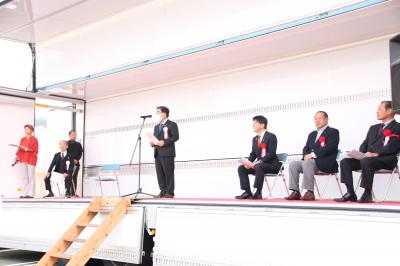 挨拶をする二宮市長