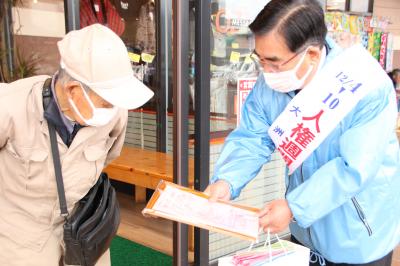 市民の方に呼びかけを行う二宮市長