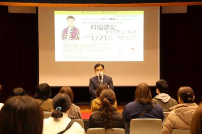 挨拶する二宮市長