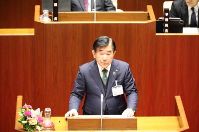一般質問にお答えする二宮市長