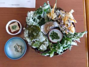 試作していただいた野草料理。