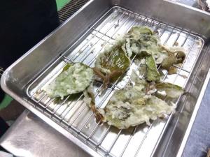 アカメガシワの天ぷら。