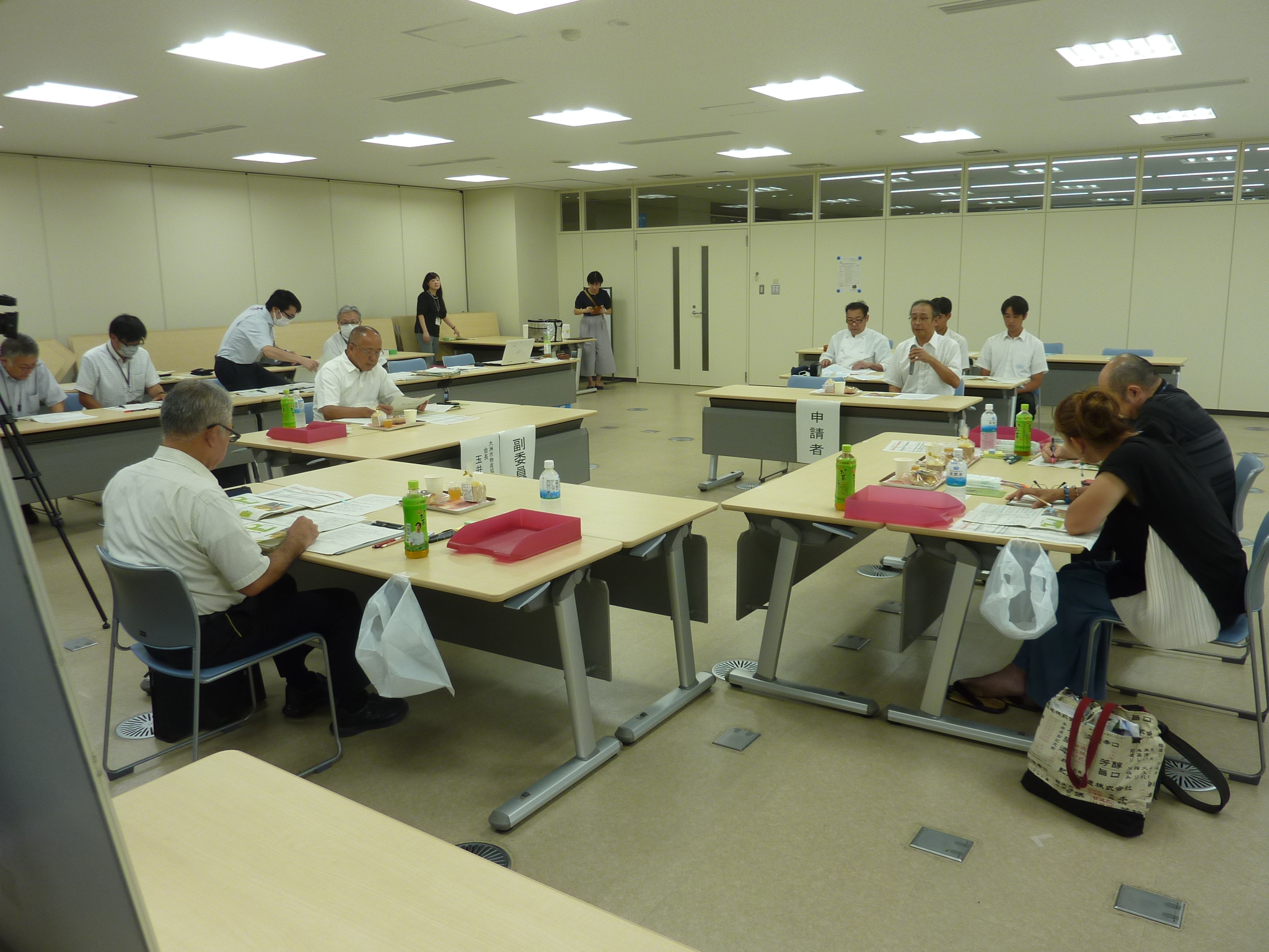 審査会の様子１