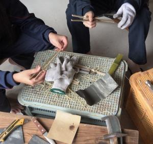 修学旅行生と竹でお箸づくり
