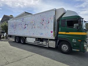 お絵描きトラックの右側の写真