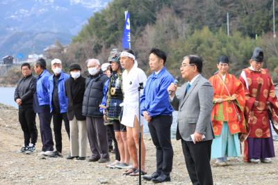 挨拶する二宮市長
