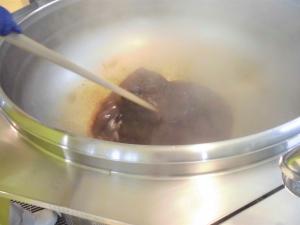 鍋に特製タレをいれたところ