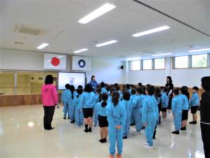 子ども達が最後に元気な挨拶をする様子