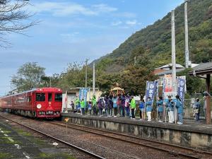 伊予灘ものがたりお見送りの様子