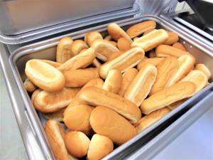 揚げる前のコッペパン