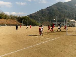 ゴール前の競り合いの様子