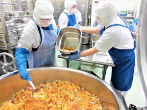 配缶しているところ