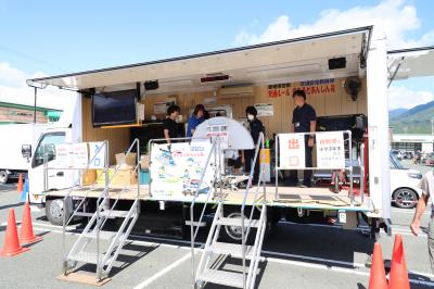 交通安全教育車の写真