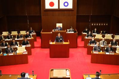 市議会定例会　初日