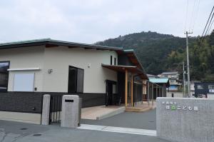 徳森こども園正面