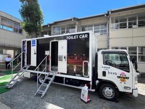 トイレカー設置完了写真(当尾小学校2)
