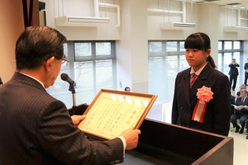 新谷中学校１年　中田　律風さん