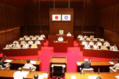 ８月１２日　臨時議会