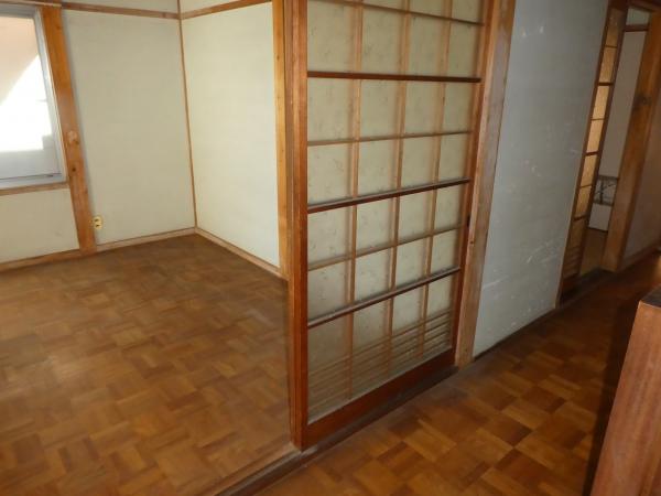 2階 廊下と洋室