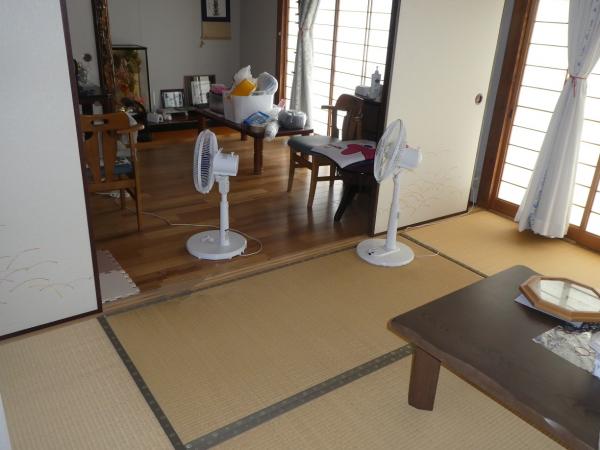 1階洋間と和室